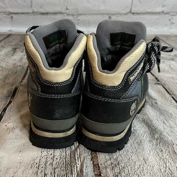 D10 Timberland Woman’s Gray & Black Leather Ankle Boots, Size 7.5, Pre-owned - Picture 5 of 8